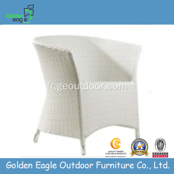 Chaise en osier blanche de meubles artificiels extérieurs